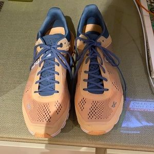 ON CLOUDFLOW ATHLETIC SHOE